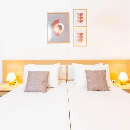F & B Collection - 2 Bedroom Flat Apartment *